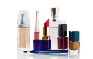 Mit kosmetischen Produkten Ihre Schönheit betonen
